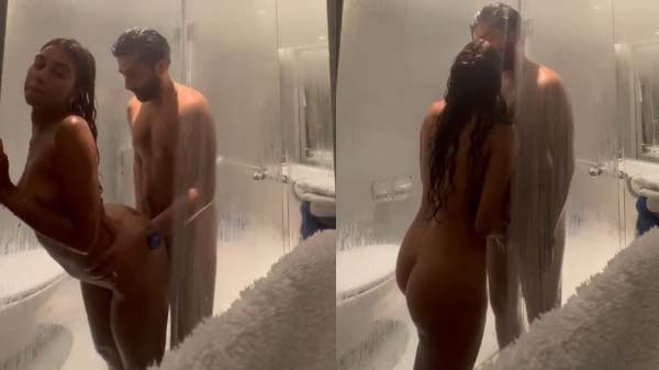 Bathroom ke andar Sexy girlfriend ki mast chudai kiya bf ne